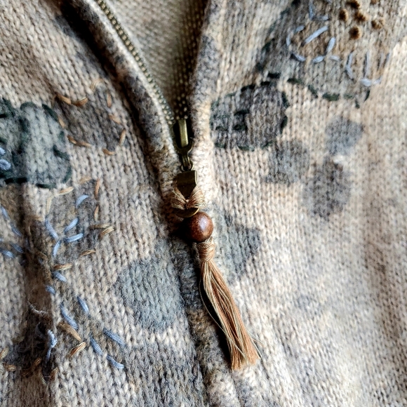 Lulumari Hooded Zip-Up Cropped Sweater - Picture 2 of 4